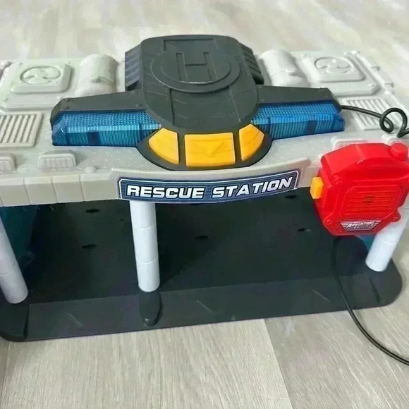 Adventure Force Rescue Station Freewheel, Lights & Sound Work - Picture 3 of 5